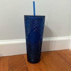 Starbucks Holiday 2022 Cup in Dark Blue Crystal